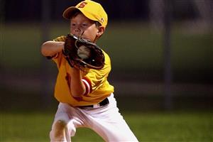 Baseball player catching the ball